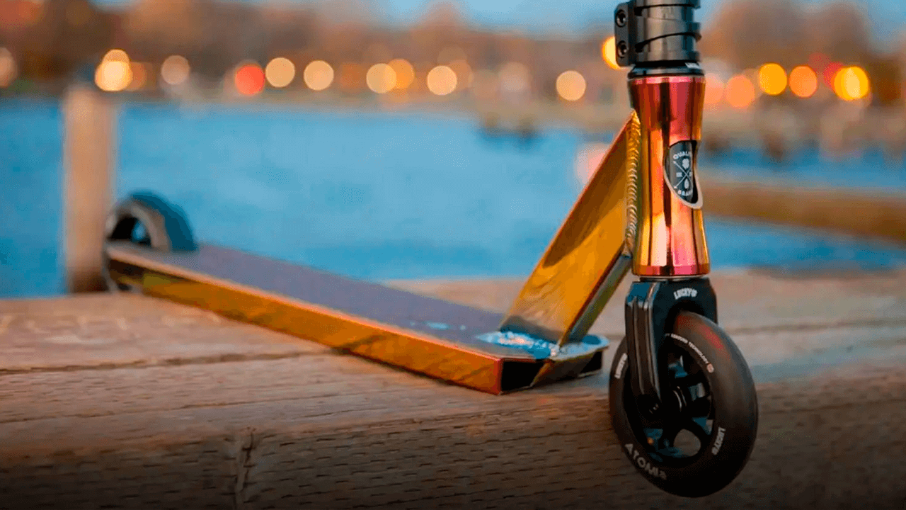 Трюковой самокат с хромированной декой