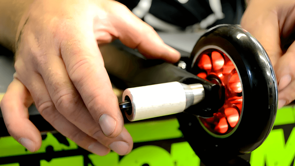 Как установить пеги на трюковой самокат? Как установить пеги на трюковой самокат?