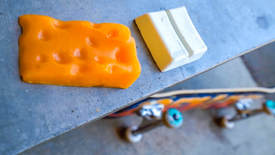 Парафин для катания на скейте (самокате): разбираем плюсы покупки на примере ваксы от DGK