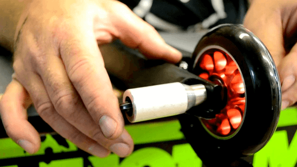 Пеги на трюковой самокат: что это такое и как их правильно установить