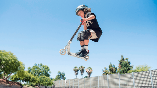 Как убрать люфт на руле трюкового самоката? Как убрать люфт на руле трюкового самоката?